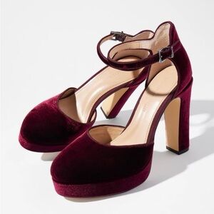 White House Black Market Port Velvet platform Pump 7.5 Preowned